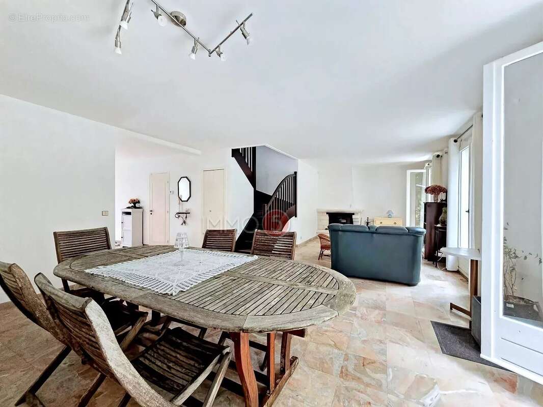 Maison à OZOIR-LA-FERRIERE