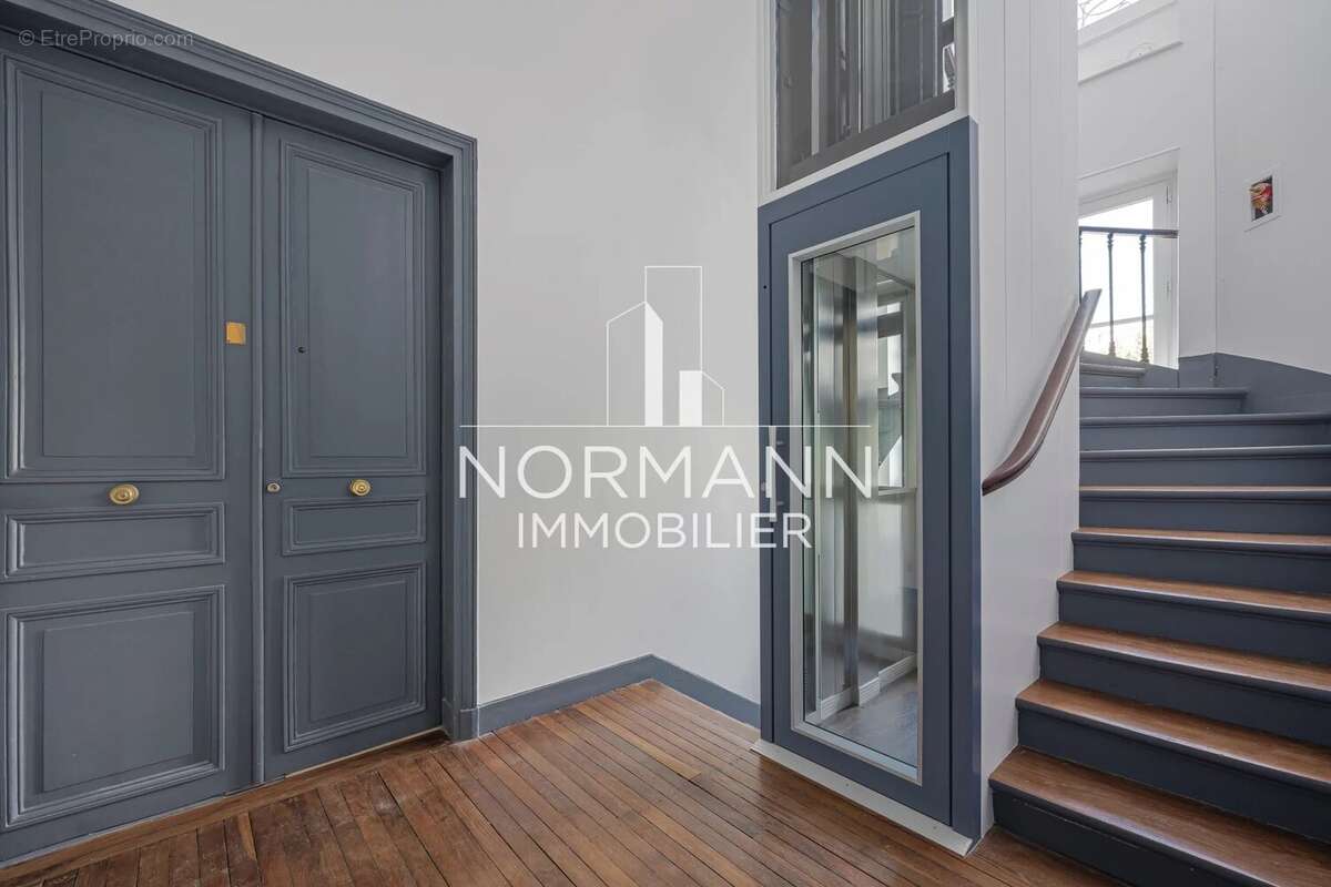 Appartement à NEUILLY-SUR-SEINE