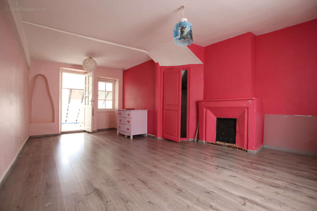 Maison à LINAS