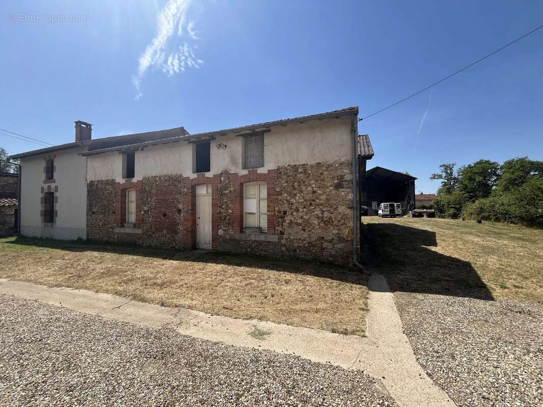 Superbe logement de 2 chambres avec une grande grange et un gîte indépendant à rénover - photo 20