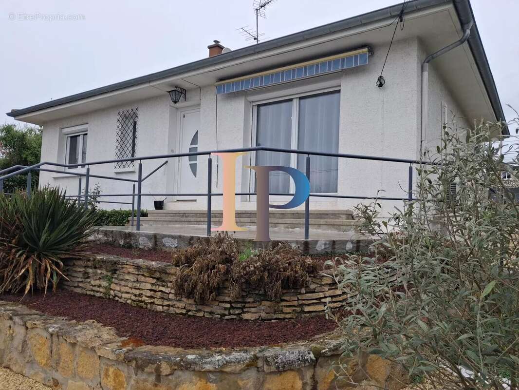 Maison à VOUGY