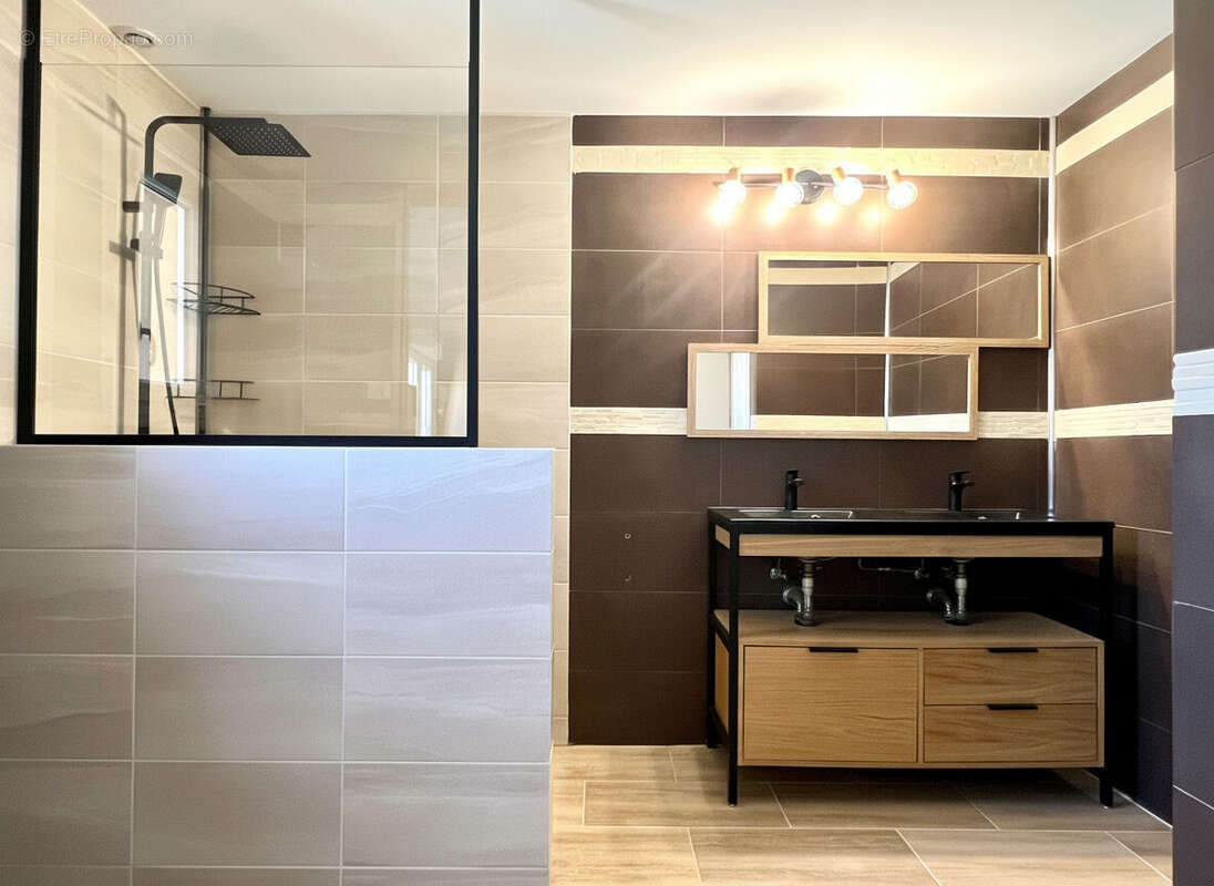 Maison à VILLENEUVE-LE-COMTE