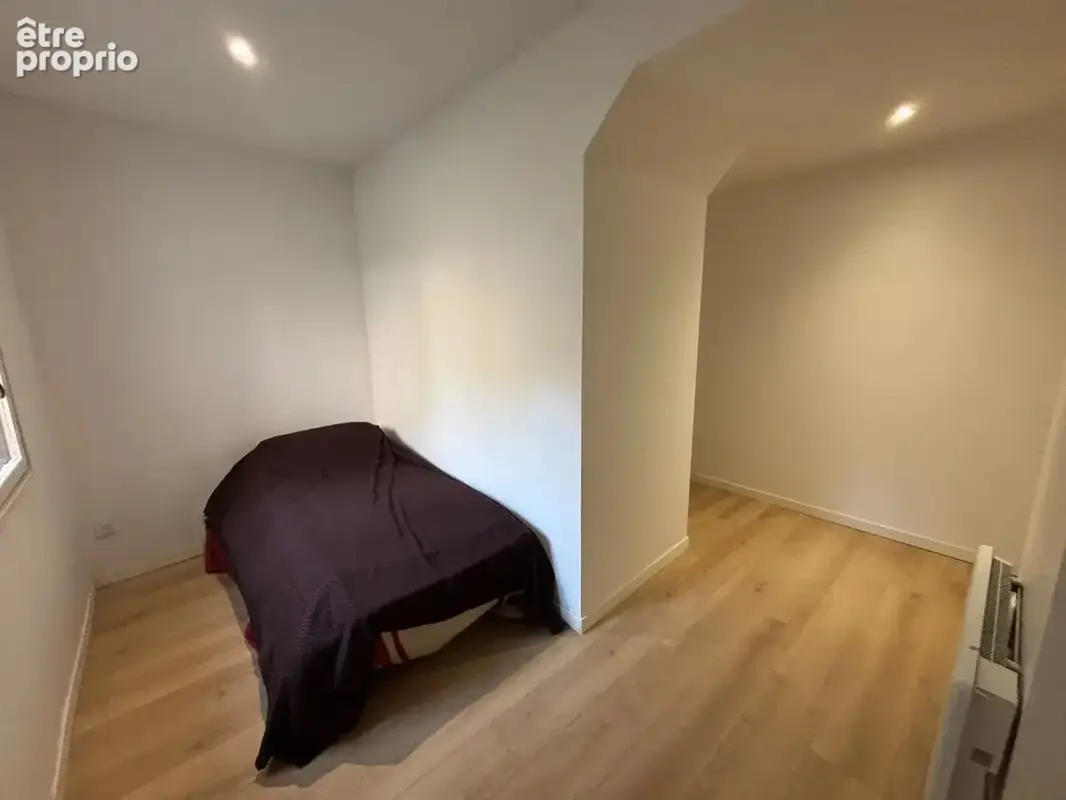 Appartement rdc avec cour - photo 5