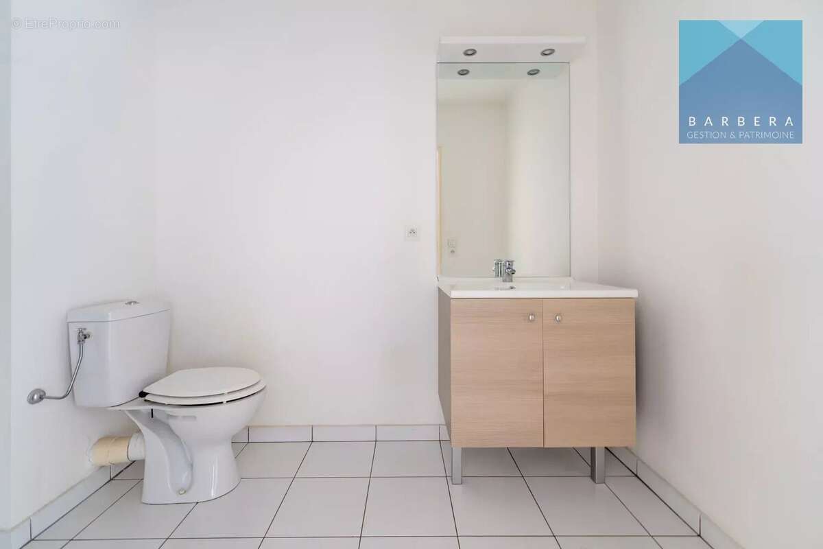Appartement à SAINT-LAURENT-DU-VAR