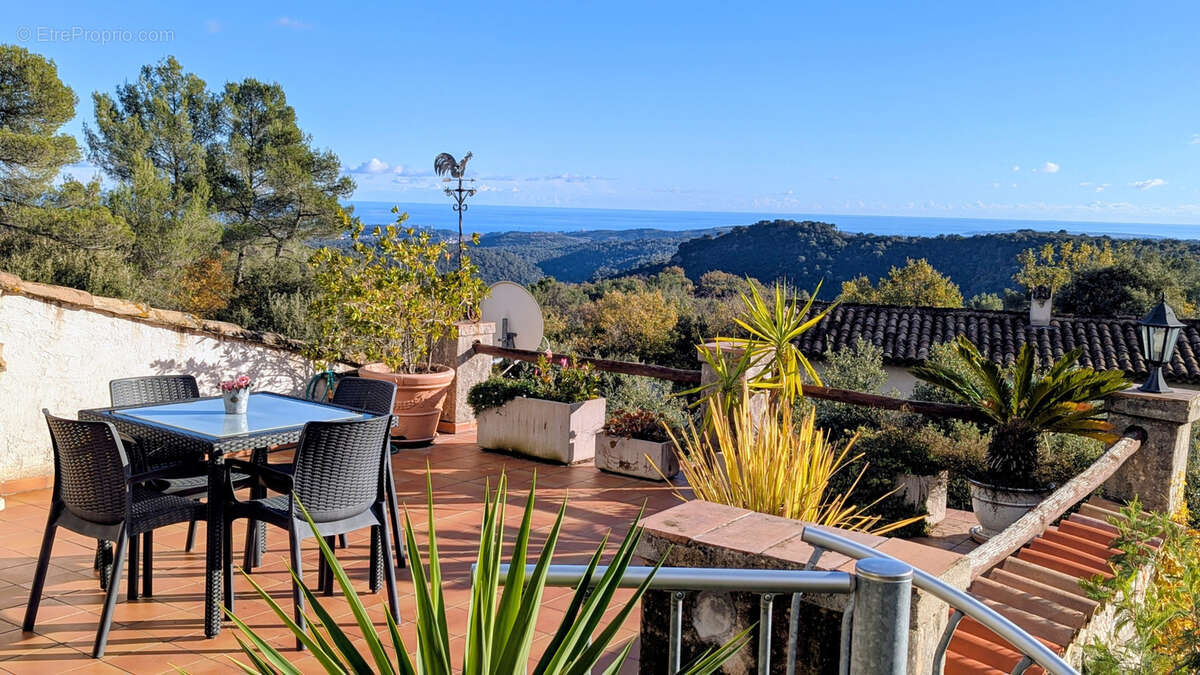 Maison à TOURRETTES-SUR-LOUP