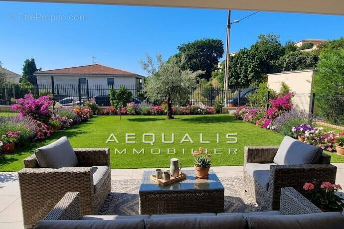 Appartement à SAINT-LAURENT-DU-VAR