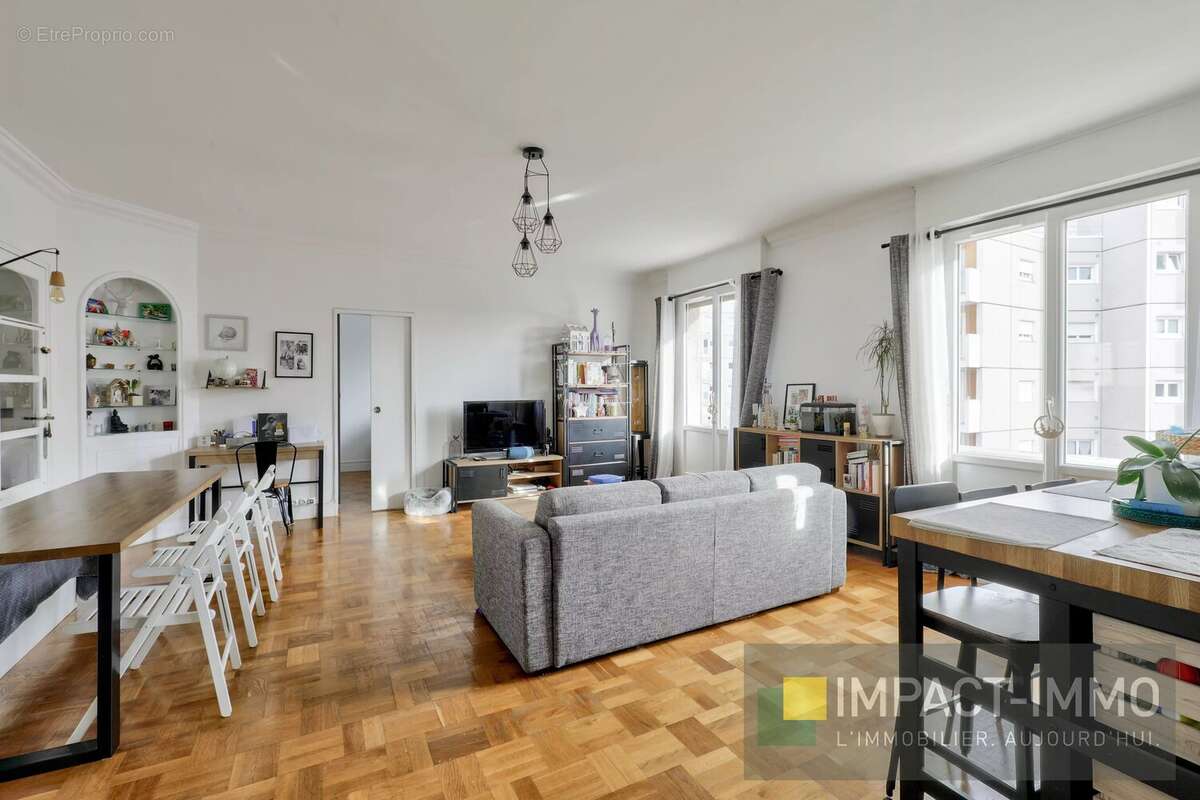 Appartement à COURBEVOIE