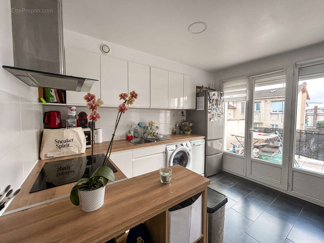 Appartement à SARTROUVILLE