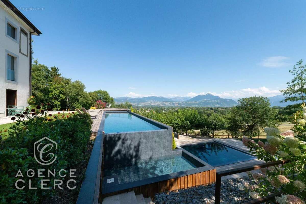 Maison à PERS-JUSSY