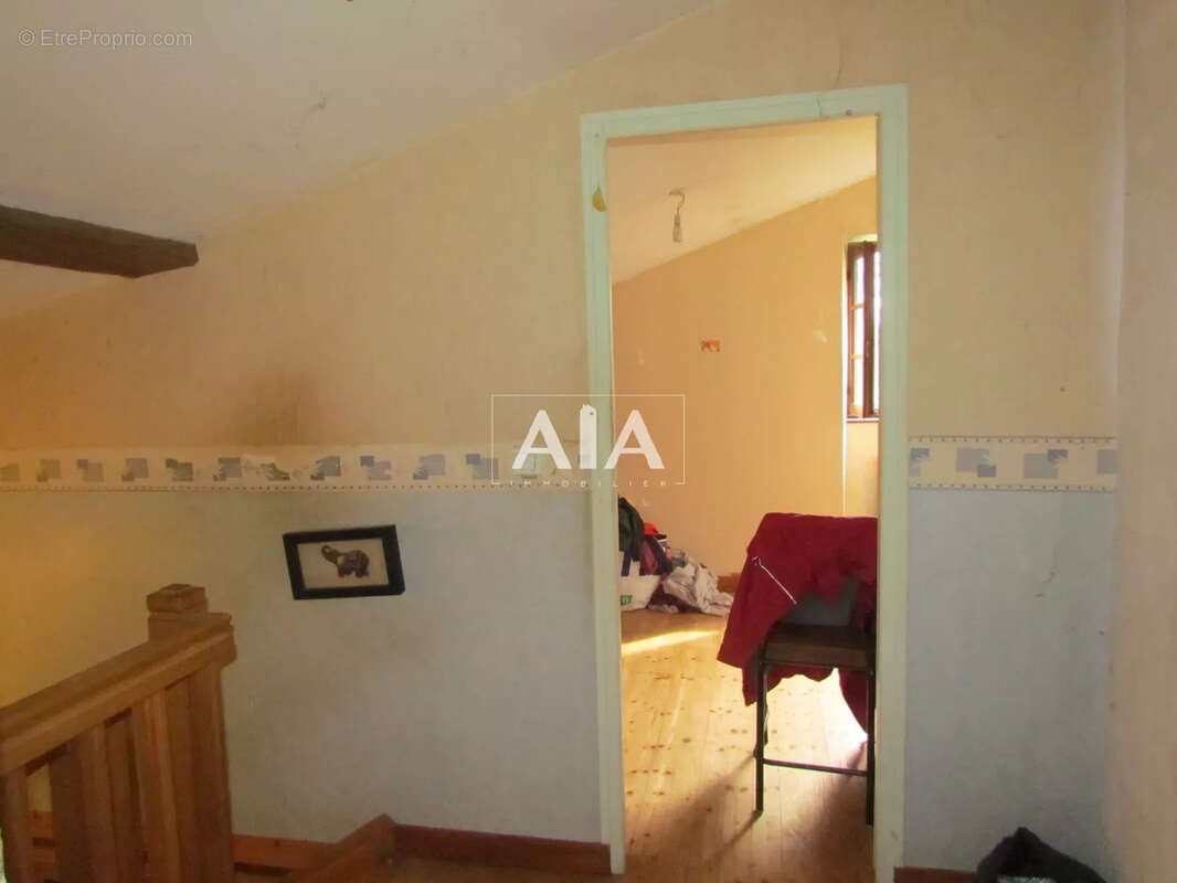 Maison à LES ADJOTS