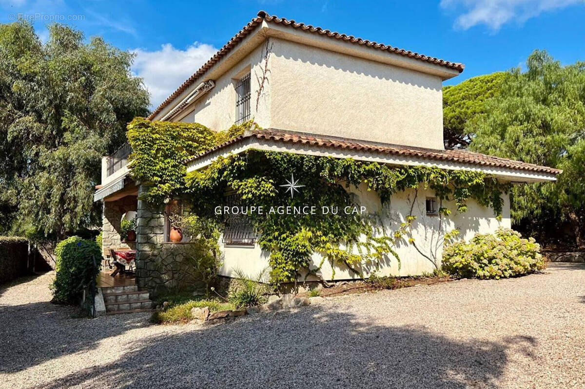 Maison à LES ISSAMBRES