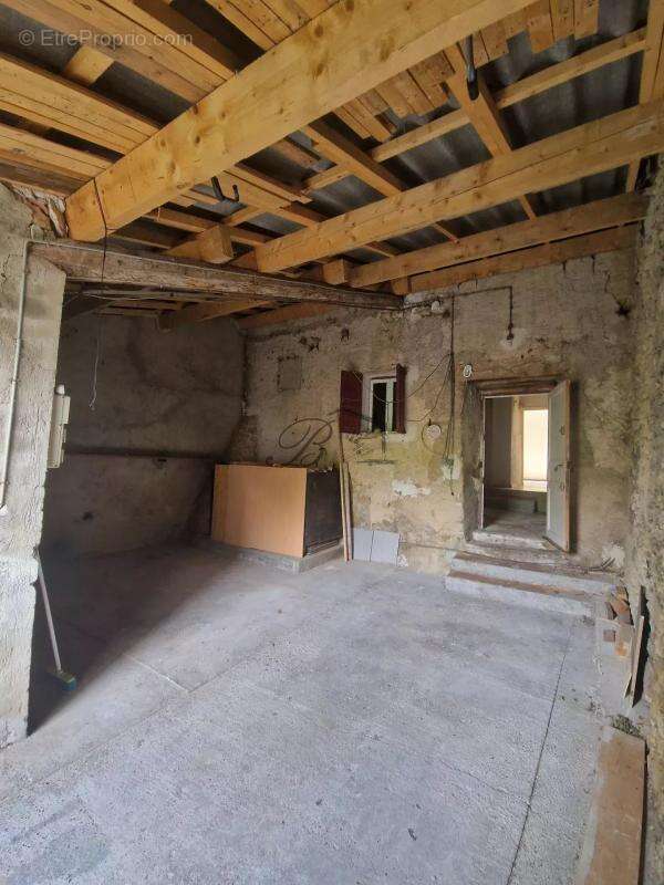 Appartement à LA BASTIDE-DES-JOURDANS