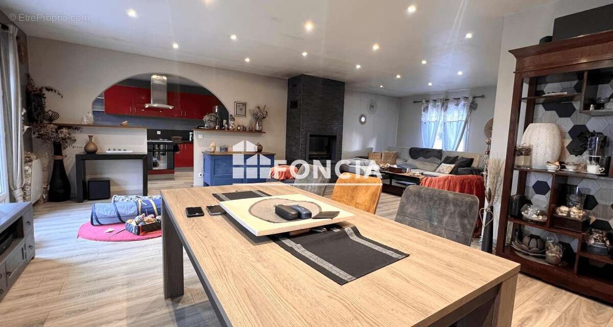 Maison à LA CHAPELLE-FORAINVILLIERS