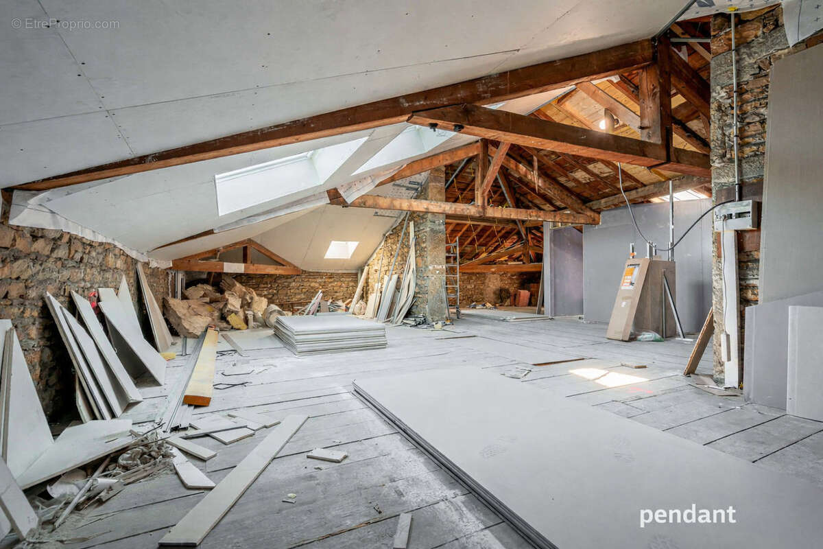 Appartement à POLEYMIEUX-AU-MONT-D'OR