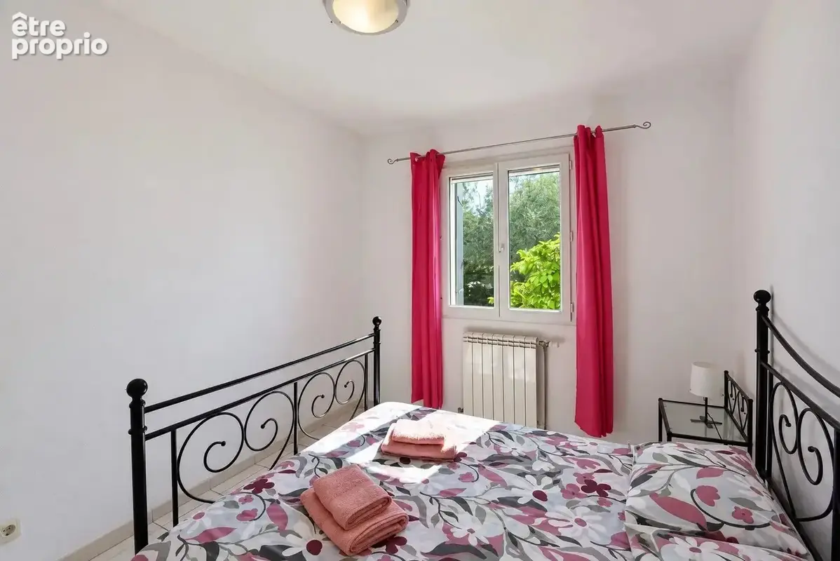 Saint-Paul-en-Forêt – Villa 140 m², 4 chambres, piscine chauffée et garage - photo 11