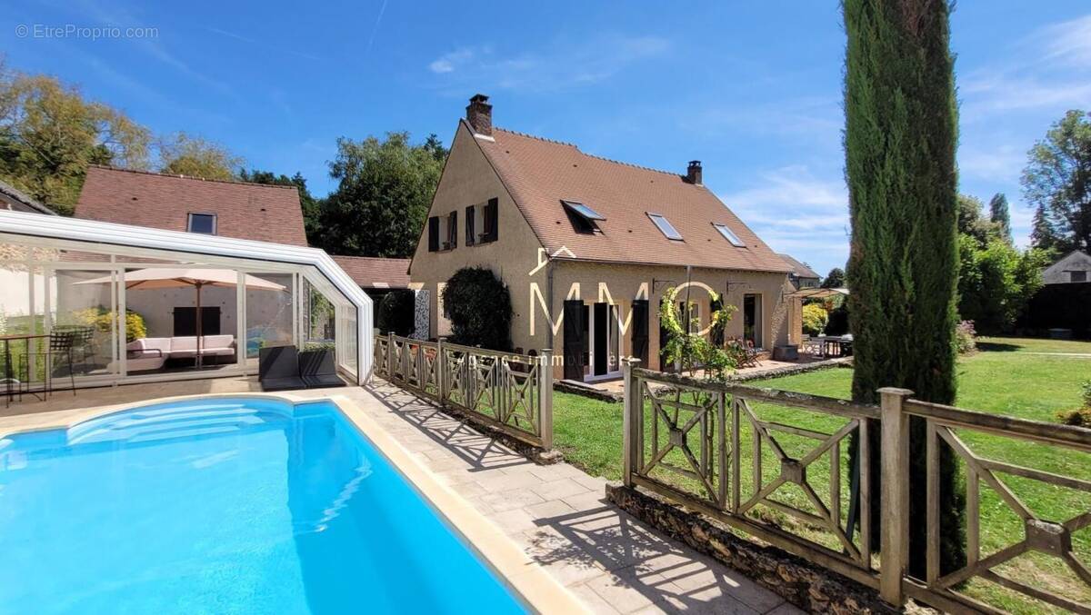 Maison à LA CELLE-LES-BORDES