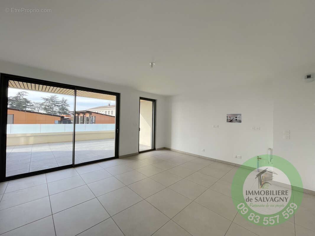 Appartement à LA TOUR-DE-SALVAGNY