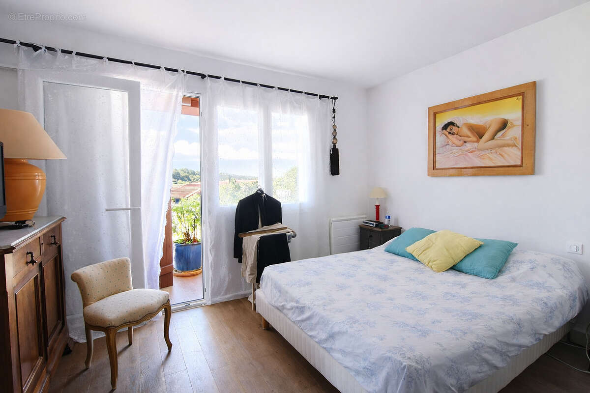 Appartement à LA COLLE-SUR-LOUP
