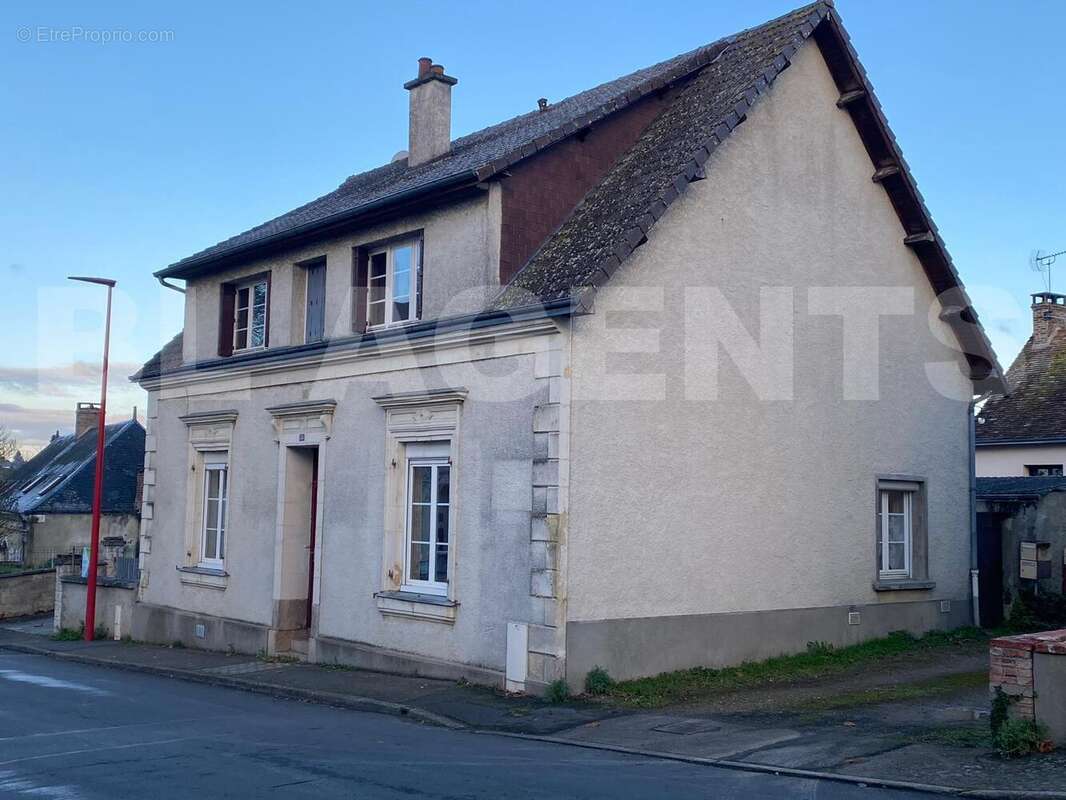 WhatsApp Image 2025-11-26 à 10 - Maison à YVRE-LE-POLIN