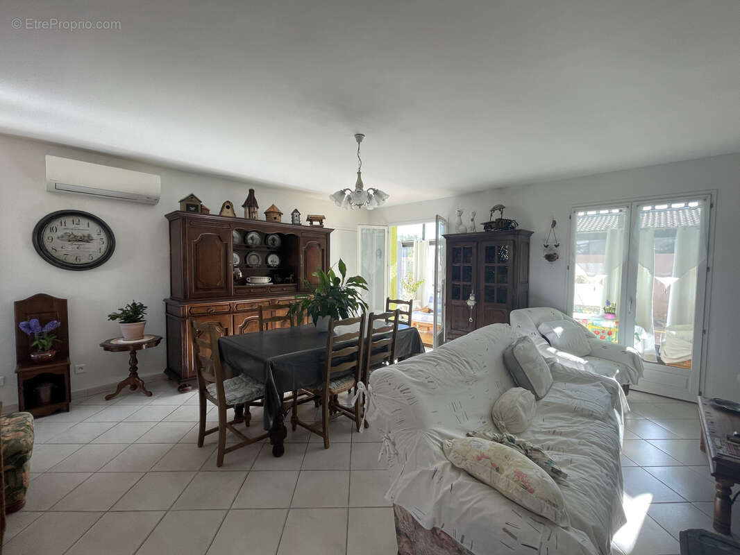 Maison à SAINT-LAURENT-DE-LA-SALANQUE