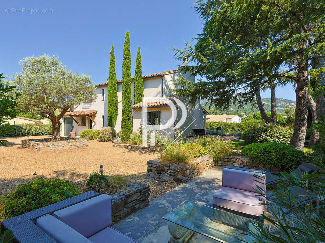 Maison à PLAN-DE-LA-TOUR