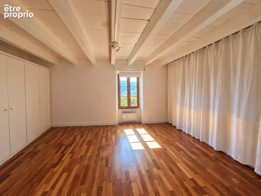 Maison en pierre 175 m2 avec annexes VALROMEY-SUR-SERAN - photo 7