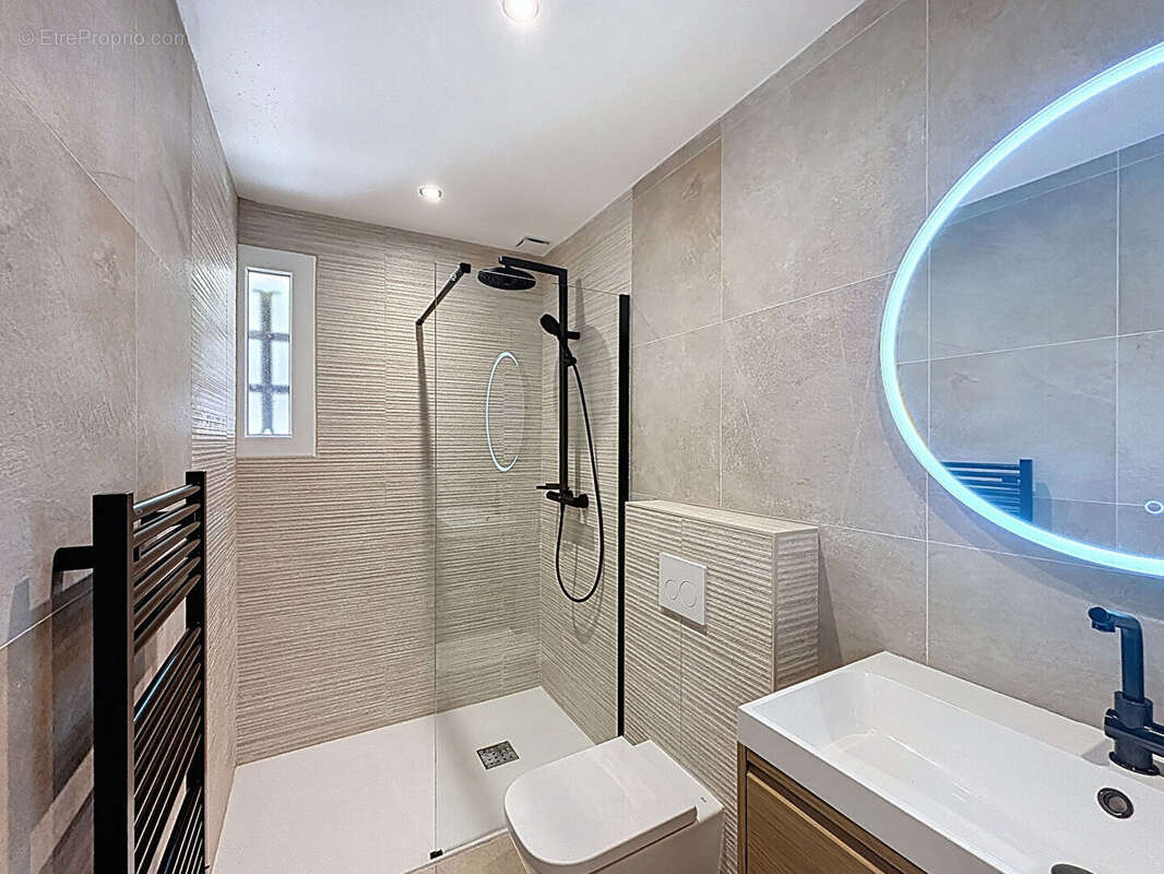 Appartement à SAINT-LAURENT-DU-VAR