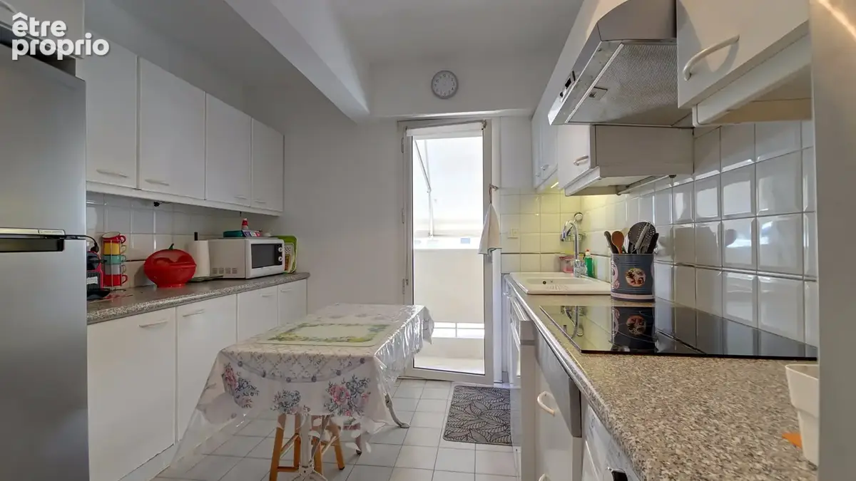 LE CANNET à vendre 4 pièces de 117 m2 avec terrasse et balcon, cave et garage sous-sol - photo 9