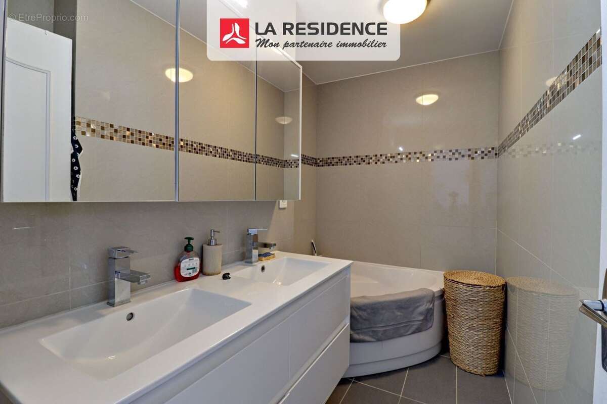 Appartement à VERNEUIL-SUR-SEINE