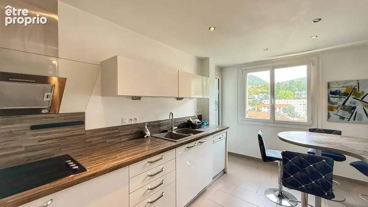 VOIRON - T6 de 144 m2 avec balcons, garage et caves - photo 19