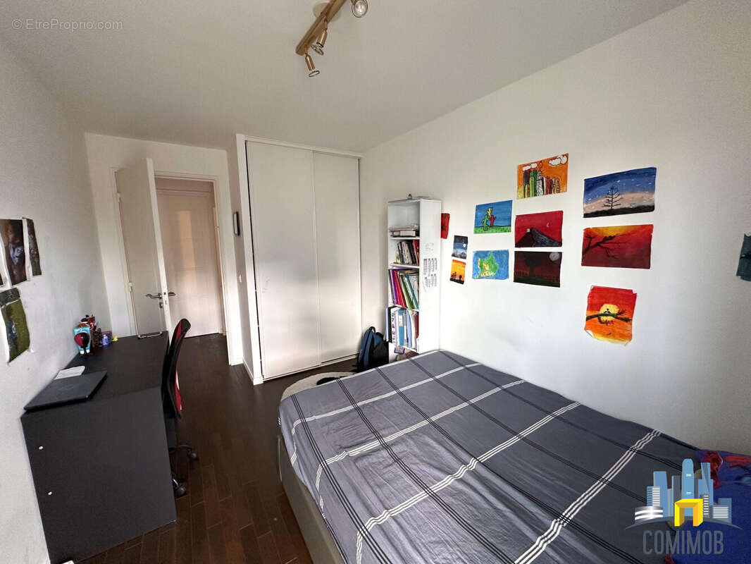 Appartement à COURBEVOIE