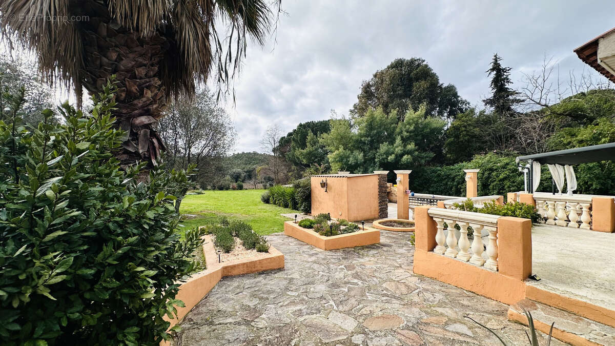 Maison à BORMES-LES-MIMOSAS