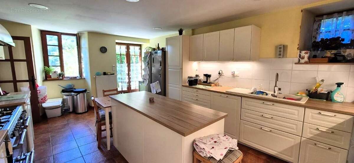 Maison à SAINT-GEORGES-DE-ROUELLEY