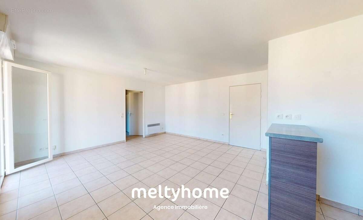 Appartement à LA RIVIERE-SAINT-SAUVEUR