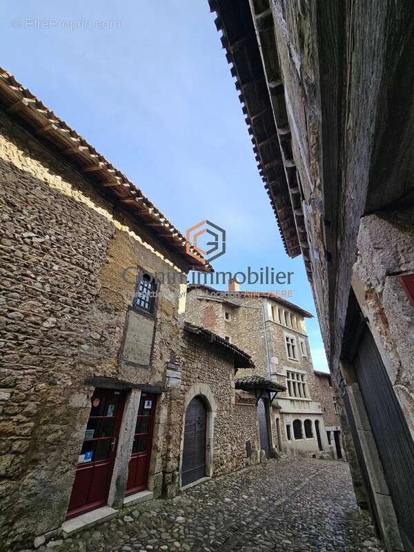 Commerce à PEROUGES