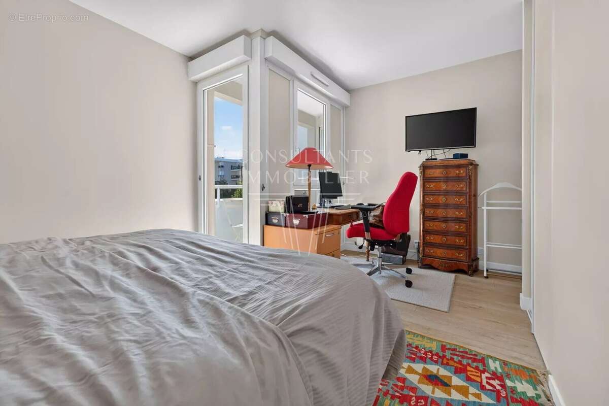 Appartement à COURBEVOIE