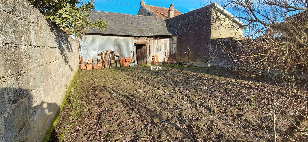 Terrain à LENCLOITRE