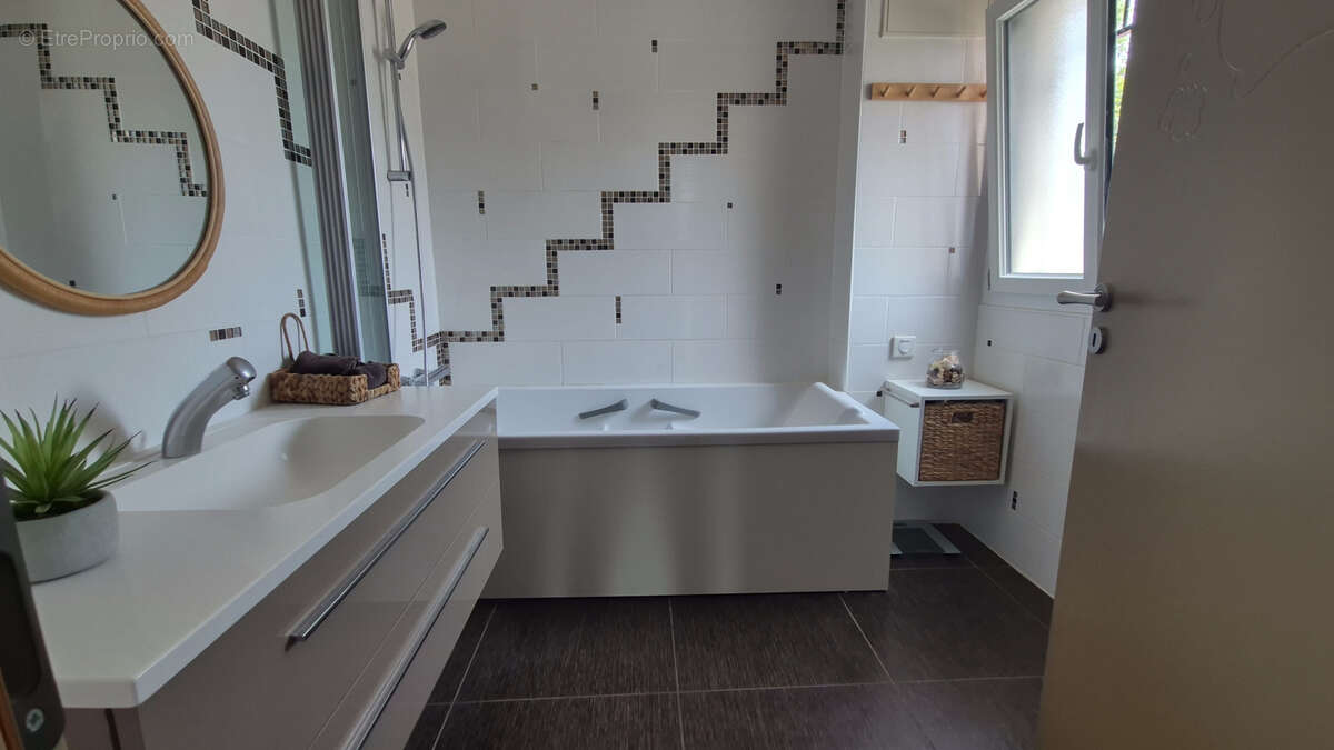 Maison à SAINTE-GEMME-MORONVAL