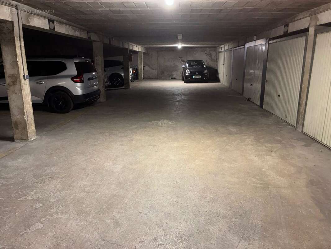 Parking à CLICHY