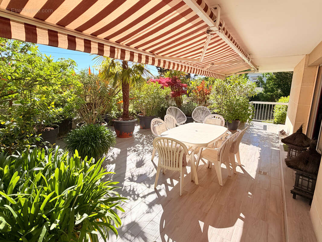 F5 - 3 chambres  de 117 m2 avec terrasse de 74 m2 - photo 2