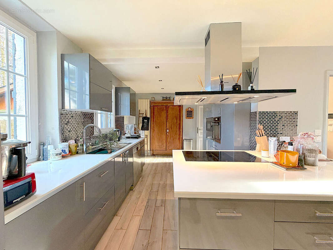 Maison à VALLANGOUJARD