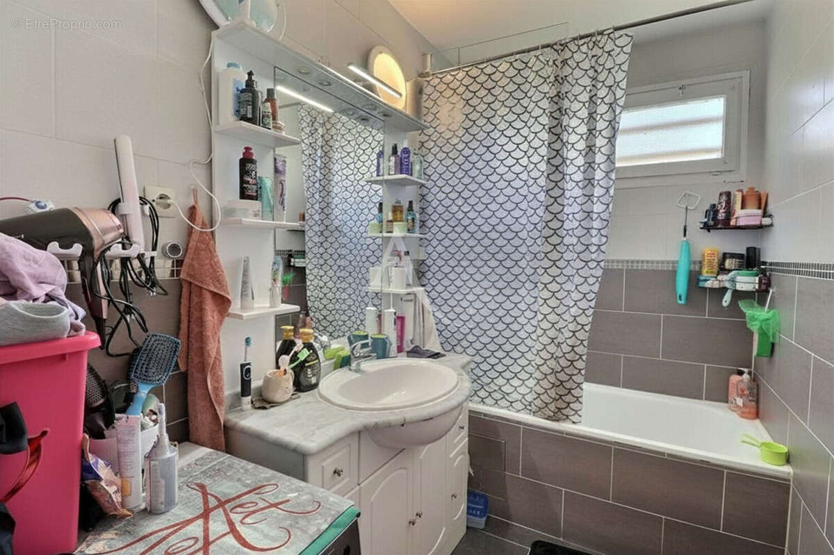 Appartement à SARTROUVILLE