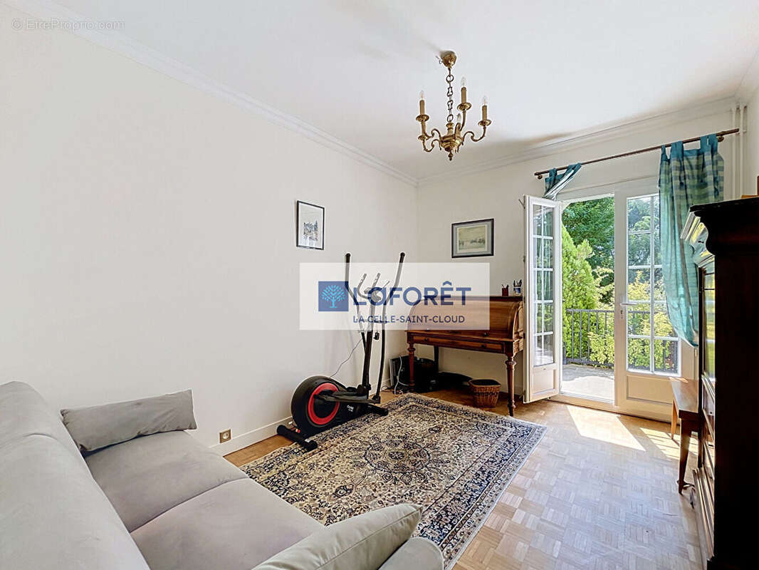 Versailles Glatigny - Maison familiale 7 pièce(s) 150 m2 sur 671m² de terrain - photo 10