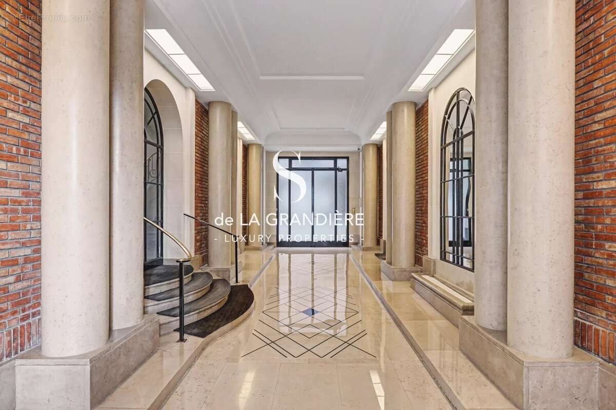 Appartement à PARIS-16E