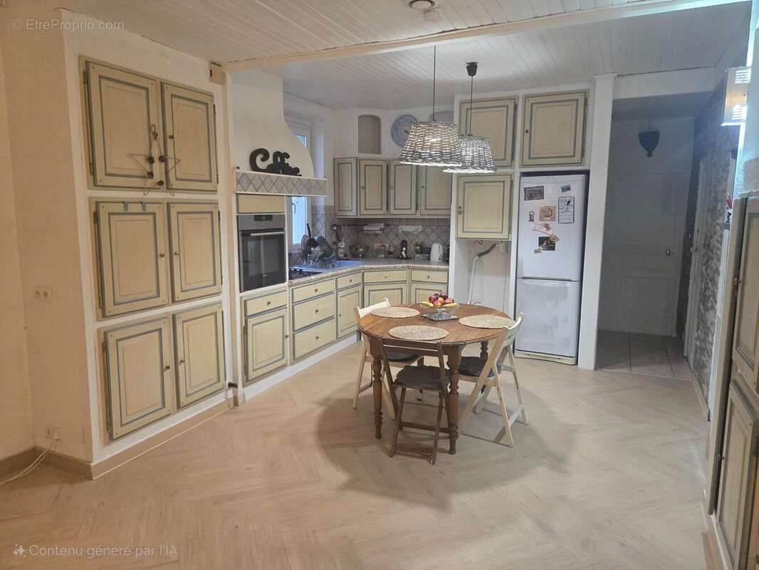 Photo 2 - Appartement à SAINT-MAXIMIN-LA-SAINTE-BAUME