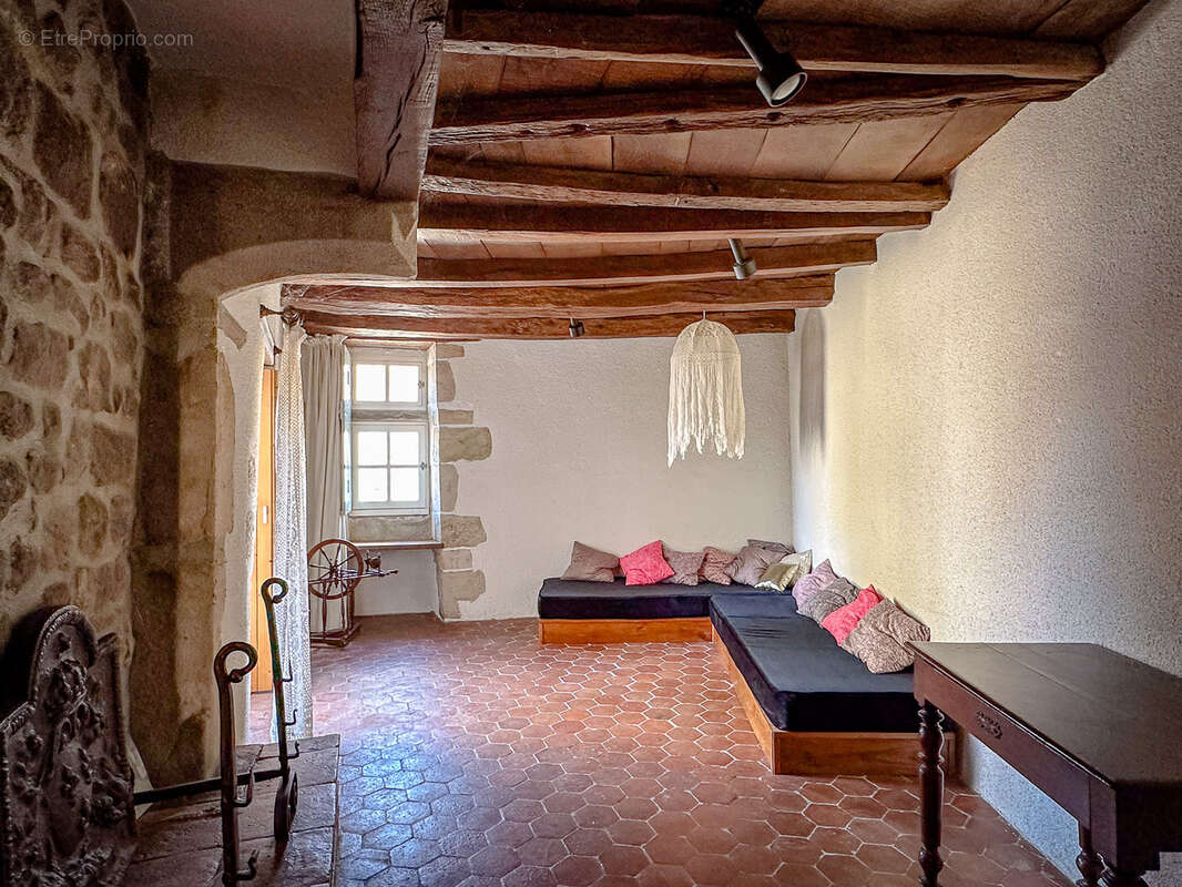 Ancien presbytère du XIV? siècle - 310 m2 - Volumes rares et potentiel d’usage Gourdon - Bourgogne du Sud - photo 9
