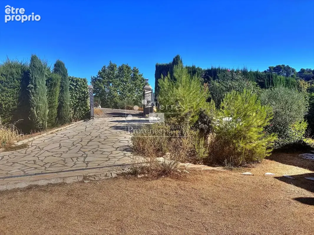 A vendre à Aups, villa provençale avec piscine et garage à Aups - photo 12
