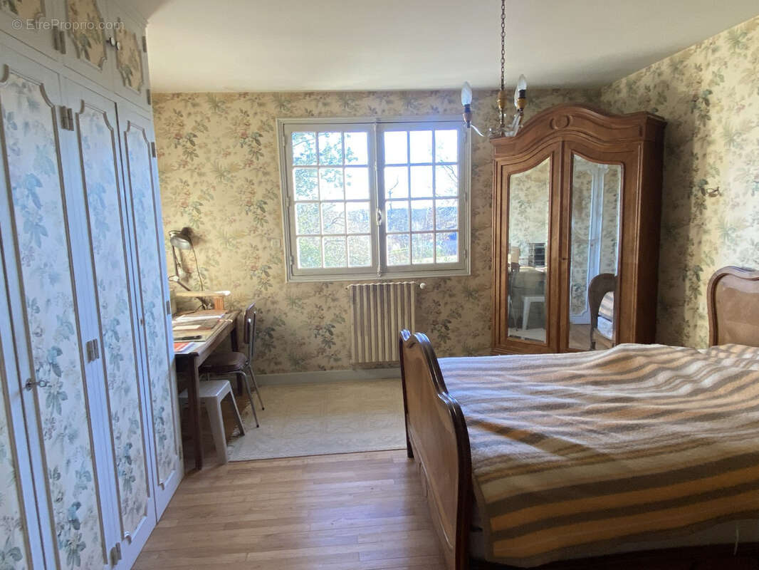 Maison à SAINT-CYR-LA-ROCHE