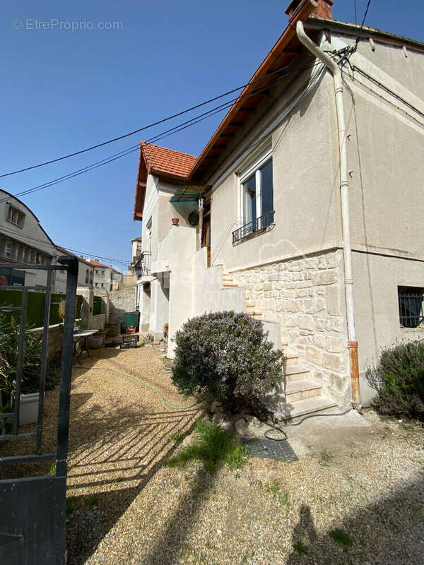 Maison à CHATEAURENARD