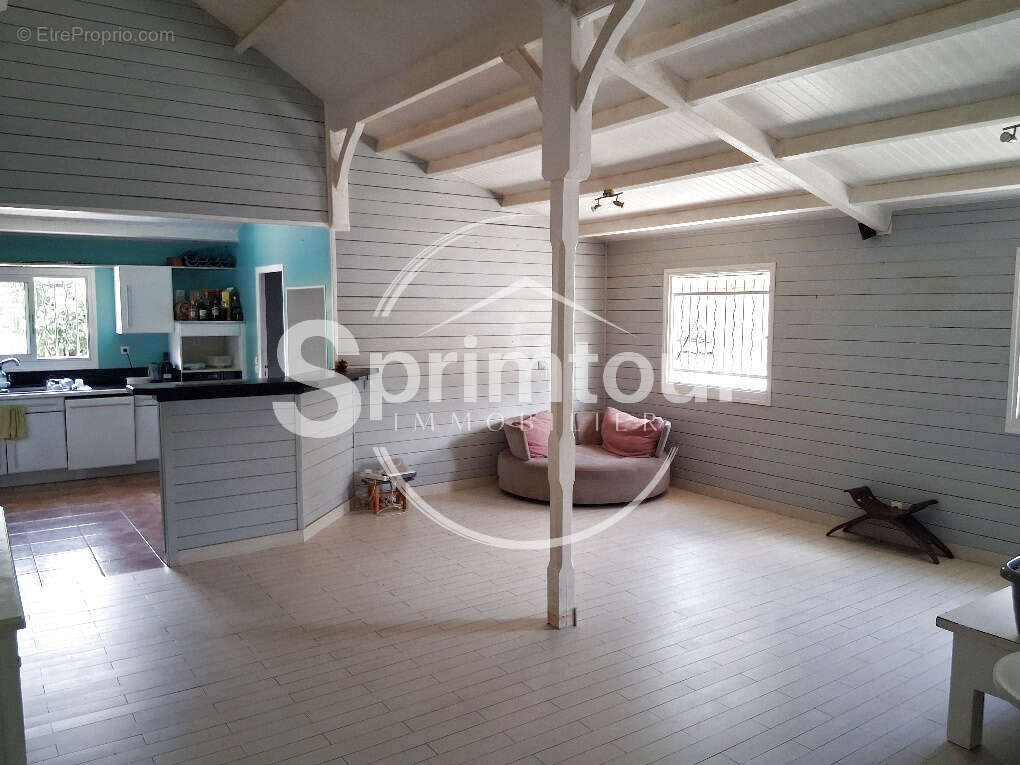 - BAIE-MAHAULT   secteur de Plaisance -belle villa en bois T4 avec piscine - photo 6